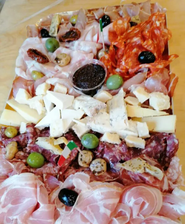 Plateau de charcuterie et fromages